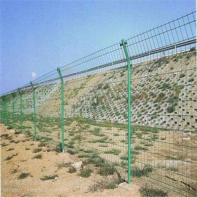 守護安全與邊界 鐵絲防護網(wǎng)、道路護欄網(wǎng)與鋼絲網(wǎng)圍欄的應用與選擇